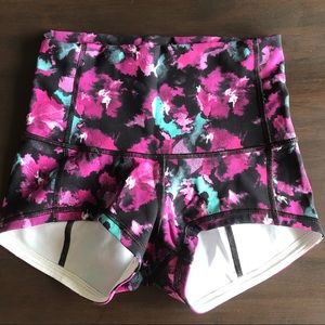 Lululemon Wunder Short 2" (Full-On Luxtreme)